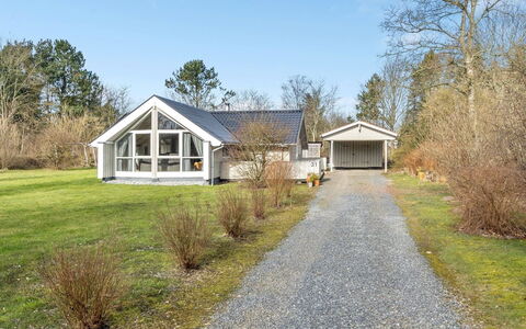 Torben - 10Km from the Sea: Maison, Domicile, Toit, Chalet, Biens, Aménagement Paysager, Batiments Jardin, Siding, Ferme