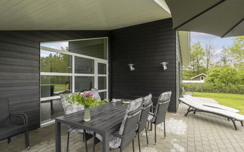 Gardi - 14Km from the Sea: Domicile, Chaise, Ombre, Porche, Pelouse, Mobilier De Jardin, Patio, Cour, Jardin, Siding