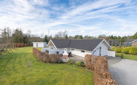 Edvardsine - 12Km from the Sea: Toit, Maison, Lot Terre, Domicile, Chalet, Biens, Batiments Jardin, Ombre, Cabane En Rondins, Aménagement Paysager