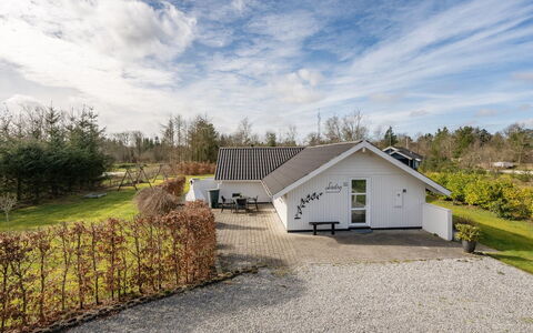 Edvardsine - 12Km from the Sea: Toit, Maison, Lot Terre, Domicile, Chalet, Biens, Batiments Jardin, Ombre, Cabane En Rondins, Aménagement Paysager