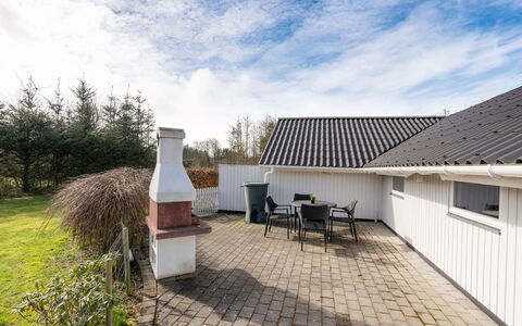 Edvardsine - 12Km from the Sea: Toit, Maison, Lot Terre, Domicile, Chalet, Biens, Batiments Jardin, Ombre, Cabane En Rondins, Aménagement Paysager