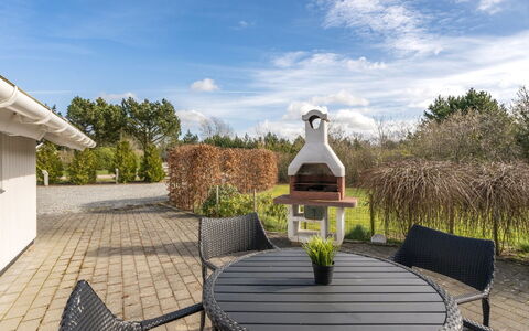 Edvardsine - 12Km from the Sea: Toit, Maison, Lot Terre, Domicile, Chalet, Biens, Batiments Jardin, Ombre, Cabane En Rondins, Aménagement Paysager