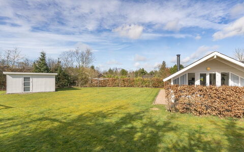 Edvardsine - 12Km from the Sea: Toit, Maison, Lot Terre, Domicile, Chalet, Biens, Batiments Jardin, Ombre, Cabane En Rondins, Aménagement Paysager