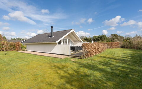 Edvardsine - 12Km from the Sea: Toit, Maison, Lot Terre, Domicile, Chalet, Biens, Batiments Jardin, Ombre, Cabane En Rondins, Aménagement Paysager