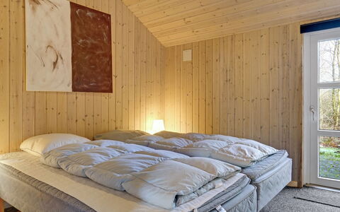 Tyki - 12Km from the Sea: Chambre, Meubles, Bois, Design Intérieur, Lit, Sol, Sol, Drap De Lit, Literie, Plafond