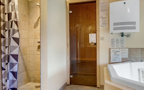 Tyki - 12Km from the Sea: Sol, Sol, Mur, Bois, Design Intérieur, Plafond, Luminaire Plomberie, Pièce, Salle De Bains, Plomberie