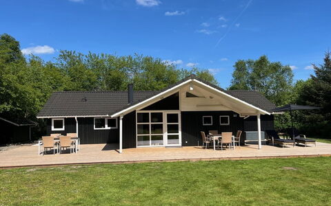 Tyki - 12Km from the Sea: Bois, Chalet, Dur, Planche, Tache De Bois, Batiments Jardin, Conception, Cour, Cabane En Rondins, Arrière-Cour