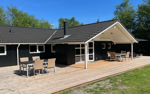 Tyki - 12Km from the Sea: Bois, Chalet, Dur, Planche, Tache De Bois, Batiments Jardin, Conception, Cour, Cabane En Rondins, Arrière-Cour