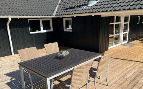 Tyki - 12Km from the Sea: Bois, Chalet, Dur, Planche, Tache De Bois, Batiments Jardin, Conception, Cour, Cabane En Rondins, Arrière-Cour