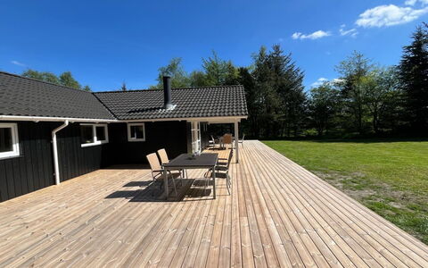 Tyki - 12Km from the Sea: Bois, Chalet, Dur, Planche, Tache De Bois, Batiments Jardin, Conception, Cour, Cabane En Rondins, Arrière-Cour