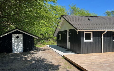 Tyki - 12Km from the Sea: Bois, Chalet, Dur, Planche, Tache De Bois, Batiments Jardin, Conception, Cour, Cabane En Rondins, Arrière-Cour