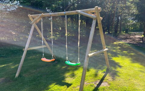 Tyki - 12Km from the Sea: Bois, Chalet, Dur, Planche, Tache De Bois, Batiments Jardin, Conception, Cour, Cabane En Rondins, Arrière-Cour