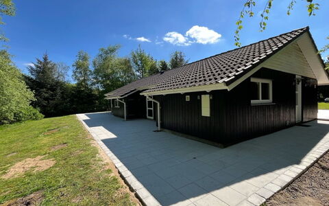 Tyki - 12Km from the Sea: Bois, Chalet, Dur, Planche, Tache De Bois, Batiments Jardin, Conception, Cour, Cabane En Rondins, Arrière-Cour