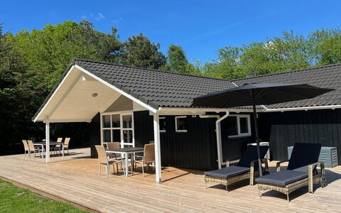 Tyki - 12Km from the Sea: Chalet, Ombre, Mobilier De Jardin, Porche, Cour, Plate-Forme, Structure En Plein Air, Batiments Jardin, Store, Siding
