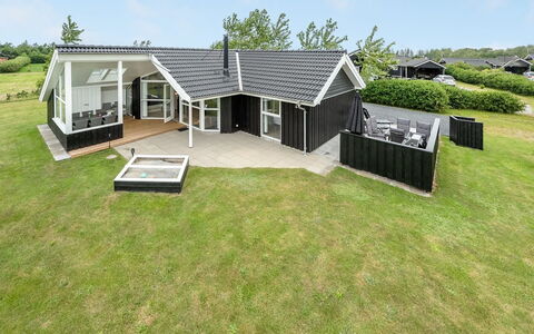Harth - 700M to the Fjord: Maison, Domicile, Toit, Chalet, Biens, Aménagement Paysager, Batiments Jardin, Siding, Ferme