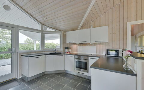 Harth - 700M to the Fjord: Design Intérieur, Plafond, Bois, Sol, Cuisine, Comptoir, Sol, Luminaire, Domicile, Cabinetry