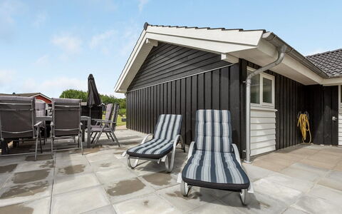 Harth - 700M to the Fjord: Toit, Domicile, Ombre, Mobilier De Jardin, Porte, Chalet, Siding, Biens, Porche, Patio