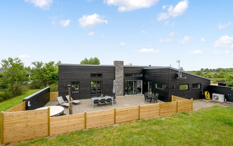 Weike - 950M to the Fjord: Toit, Maison, Domicile, Chalet, Porte, Siding, Plate-Forme, Porche, Planche, Dur