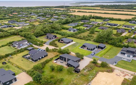 Weike - 950M to the Fjord: Toit, Maison, Domicile, Chalet, Porte, Siding, Plate-Forme, Porche, Planche, Dur