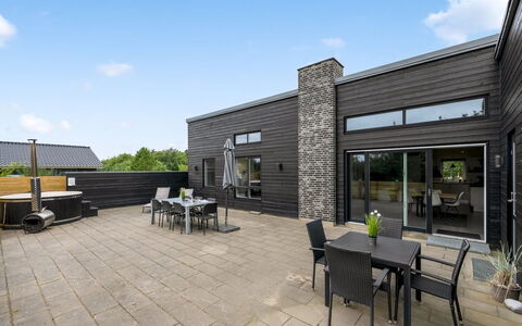 Weike - 950M to the Fjord: Toit, Maison, Domicile, Chalet, Porte, Siding, Plate-Forme, Porche, Planche, Dur