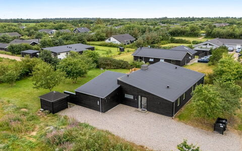 Weike - 950M to the Fjord: Toit, Maison, Domicile, Chalet, Porte, Siding, Plate-Forme, Porche, Planche, Dur