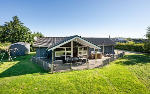 Findus - 1.2Km to the Fjord: Bois, Meubles, Appartement, Pièce, Plafond, Tache De Bois, Chaise, Dur, Vernis, Lumber