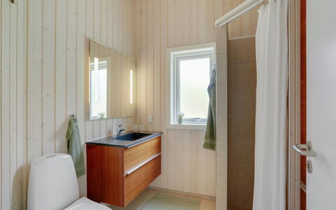 Elevine - 300M to the Fjord: Sol, Mur, Bois, Sol, Luminaire Plomberie, Design Intérieur, Salle De Bains, Plafond, Plomberie, Évier