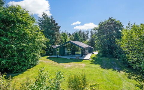 Elevine - 300M to the Fjord: Herbe, Arbuste, Lot Terre, Domicile, Couverture De Sol, Chalet, Jardin, Pelouse, Biens, Batiments Jardin