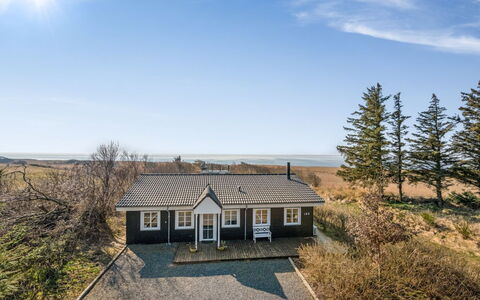 Bjart - 50M to the Fjord: Bois, Toit, Architecture, Domicile, Maison, Chalet, Siding, Dur, Pente, Biens
