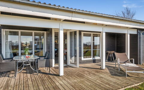 Bjart - 50M to the Fjord: Bois, Toit, Architecture, Domicile, Maison, Chalet, Siding, Dur, Pente, Biens