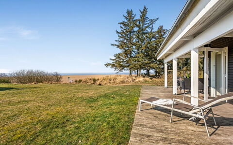 Bjart - 50M to the Fjord: Bois, Toit, Architecture, Domicile, Maison, Chalet, Siding, Dur, Pente, Biens