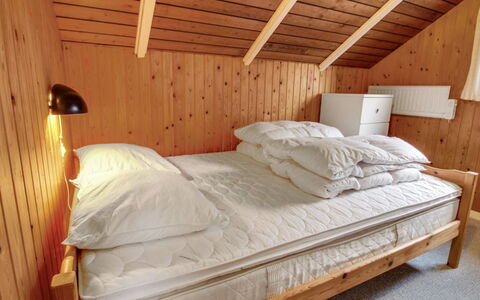 Sebiorn - 300M to the Fjord: Lit, Meubles, Chambre, Drap De Lit, Bois, Sol, Literie, Sol, Design Intérieur, Linge