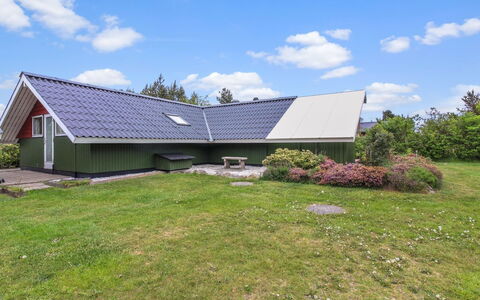 Sebiorn - 300M to the Fjord: Herbe, Toit, Maison, Lot Terre, Domicile, Chalet, Pelouse, Couverture De Sol, Jardin, Siding