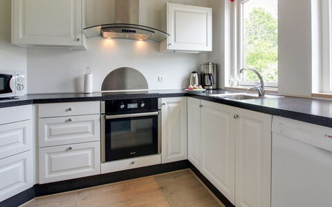 Jannic - 300M to the Fjord: Cuisine, Comptoir, Design Intérieur, Sol, Cabinetry, Bois, Appareil De Cuisine, Principaux Appliance, Sol, Domicile