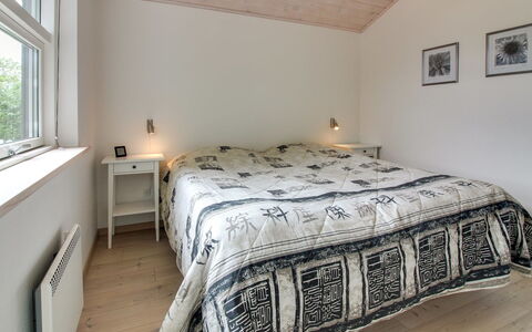 Jannic - 300M to the Fjord: Lit, Chambre, Design Intérieur, Sol, Drap De Lit, Sol, Bois, Plafond, Literie, Meubles