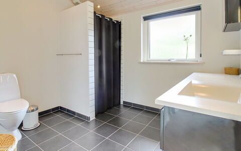 Jannic - 300M to the Fjord: Sol, Luminaire Plomberie, Sol, Design Intérieur, Salle De Bains, Plafond, Plomberie, Robinet, Composite, Tuile
