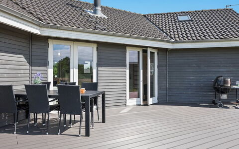 Karmen - 300M to the Fjord: Piscine, Ville Resort