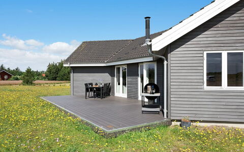 Karmen - 300M to the Fjord: Piscine, Ville Resort
