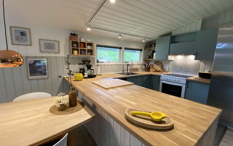 Ottilie - 350M to the Fjord: Sol, Design Intérieur, Bois, Meubles, Plafond, Comptoir, Sol, Cuisine, Éclairage, Appareil De Cuisine