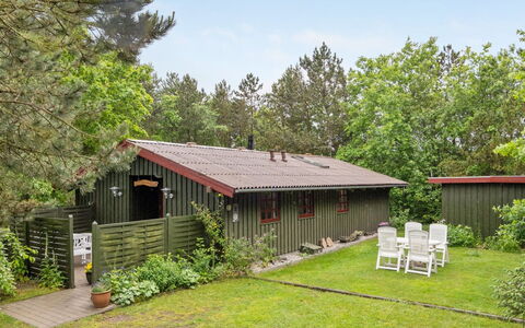 Gail - 400M to the Fjord: Meubles, Design Intérieur, Sol, Bois, Sol, Plafond, Parquet, Chaise, Table, Éclairage