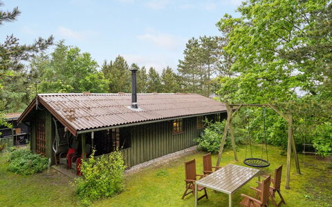 Gail - 400M to the Fjord: Meubles, Design Intérieur, Sol, Bois, Sol, Plafond, Parquet, Chaise, Table, Éclairage