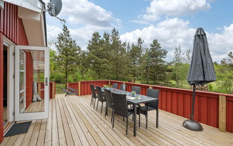 Halla - 200M to the Fjord: Meubles, Design Intérieur, Sol, Bois, Sol, Plafond, Parquet, Chaise, Table, Éclairage