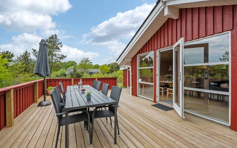 Halla - 200M to the Fjord: Meubles, Design Intérieur, Sol, Bois, Sol, Plafond, Parquet, Chaise, Table, Éclairage