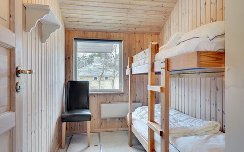Halla - 200M to the Fjord: Maison, Domicile, Toit, Chalet, Biens, Aménagement Paysager, Batiments Jardin, Siding, Ferme
