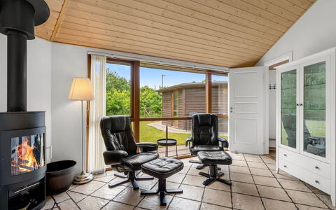 Reiner - 300M to the Fjord: Meubles, Design Intérieur, Sol, Sol, Bois, Chaise, Plafond, Salon, Canapé, Parquet