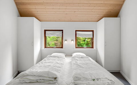 Reiner - 300M to the Fjord: Mur, Bois, Design Intérieur, Plafond, Chambre, Sol, Sol, Lit, Pièce, Literie