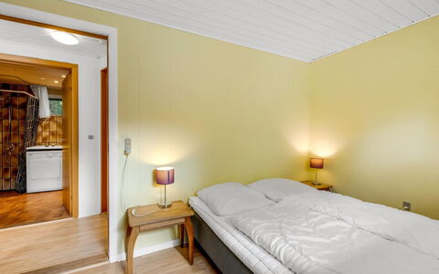 Naumka - 200M to the Fjord: Design Intérieur, Sol, Sol, Lit, Mur, Meubles, Bois, Chambre, Plafond, Pièce