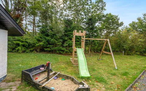 Naumka - 200M to the Fjord: Toboggan, Équipement Extérieur Play, Jardin, Chute, Pente, Arrière-Cour, Aménagement Paysager, Terrain De Jeux, Parc, Pelouse