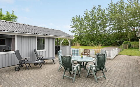 Elizabeth - 400M to the Fjord: Domicile, Toit, Maison, Siding, Chalet, Porte, Plate-Forme, Jardin, Porche, Cour