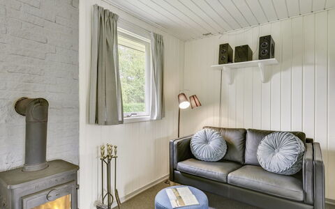 Elizabeth - 400M to the Fjord: Sol, Design Intérieur, Bois, Sol, Plafond, Meubles, Pièce, Éclairage, Salon, Domicile